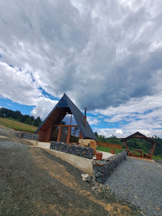 Lacul Surduc/ CabanA-lupu (A frame) de inchiriat + Ciubar