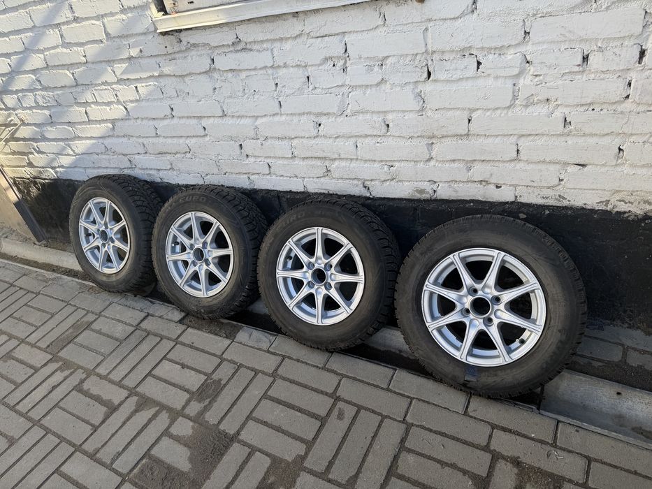 Продам диски с зимней резиной р13 ваз 4.98
