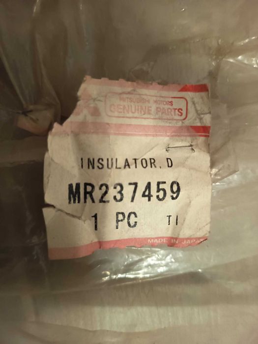 MR237459 - INSULATOR -panou de bord Mitsubishi Montero Sport