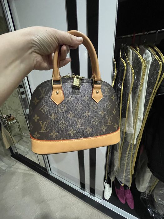 Сумки и косметички брендовые