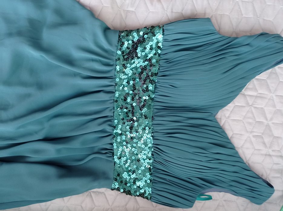 Продавам рокля  за повод