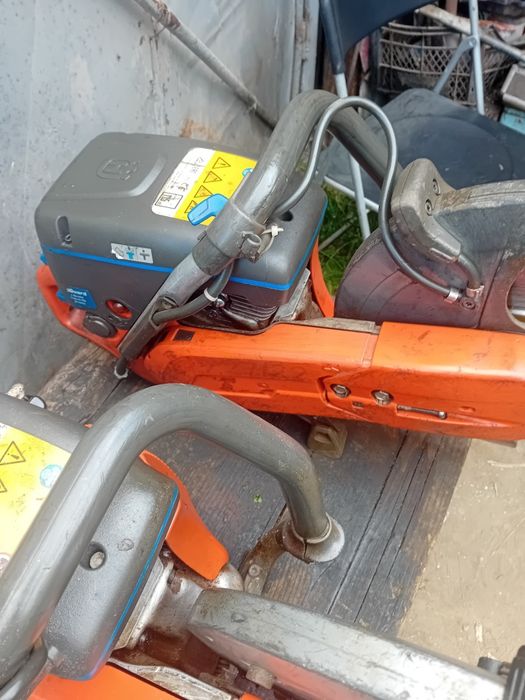 Vînd două drujbe beton husqvarna k760 oil guard