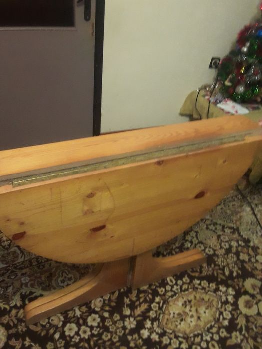 Продава се сгъваема кухненска маса Кухненска маса