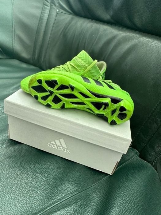 Футболни бутонки