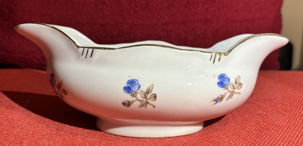 Емблематичен български порцеланов сервиз