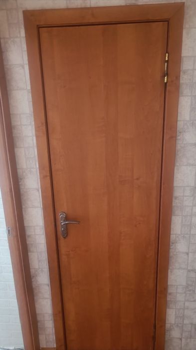 Двери, б/у продам.