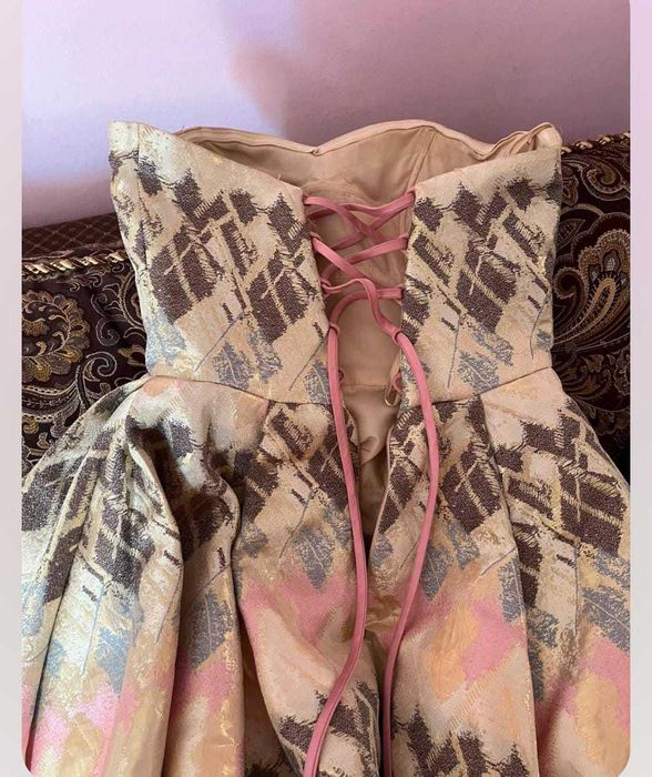 Продам платье импортного производства срочно!