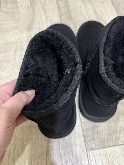 Продам серые и черные угги