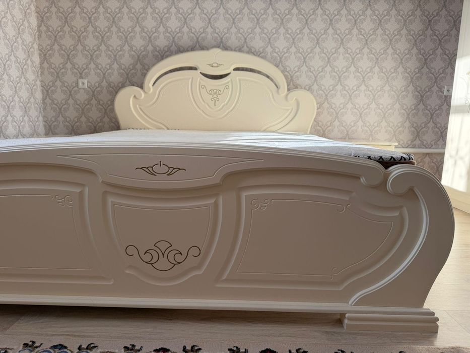 Продам спальный гарнитур