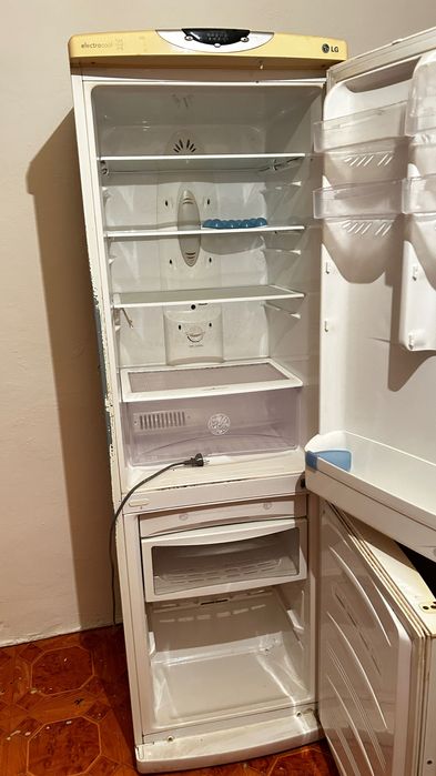 Холодильник LG двухкамерный