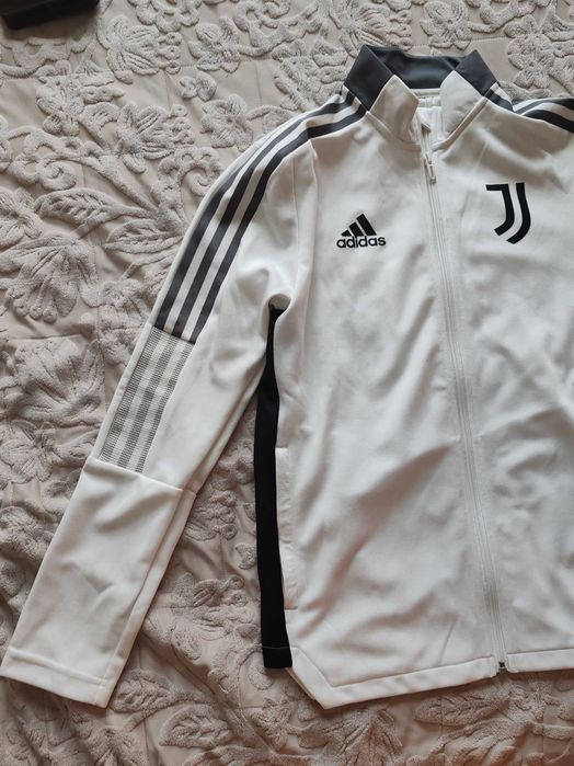 Спортен футболен екип на Adidas за 13-14год