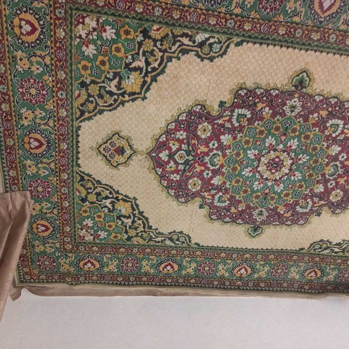 Продам ковер полушерстяной размером 2*3 метра