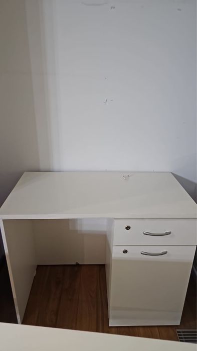 Продам рабочий стол с тумбой