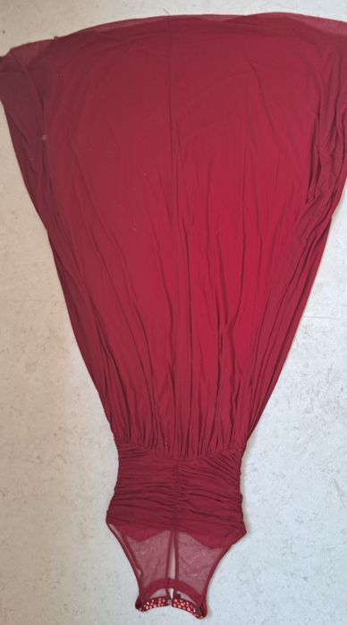 Елегантна рокля в червено М размер