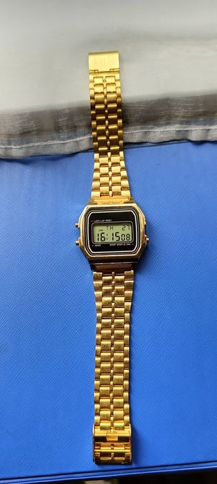 Vând ceas electronic