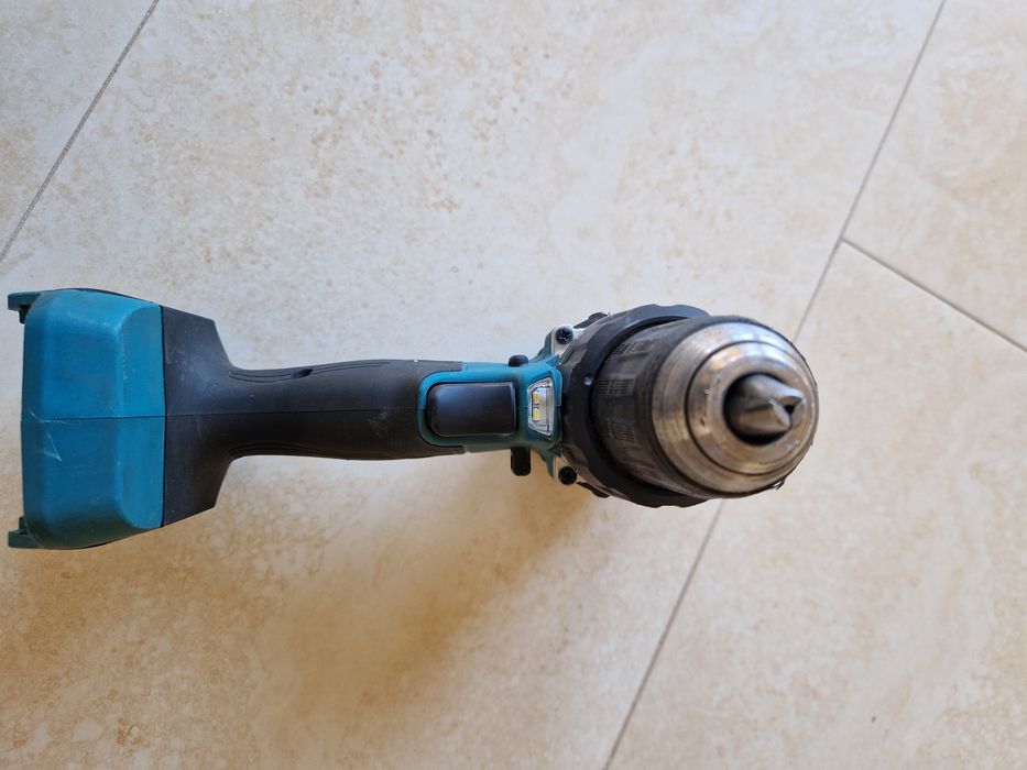 Makita DDF 484 - masina de gaurit si insurubat