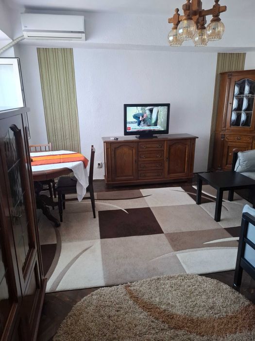 Apartament 3 camere de inchiriat in centrul orasului