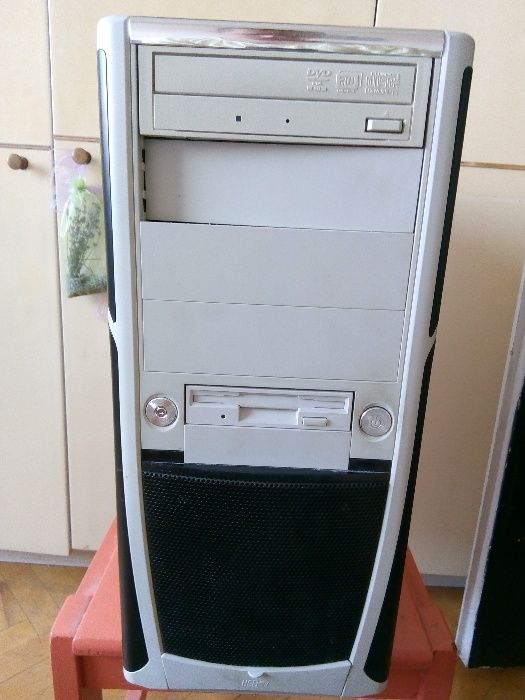 Настолен компютър + монитор Acer