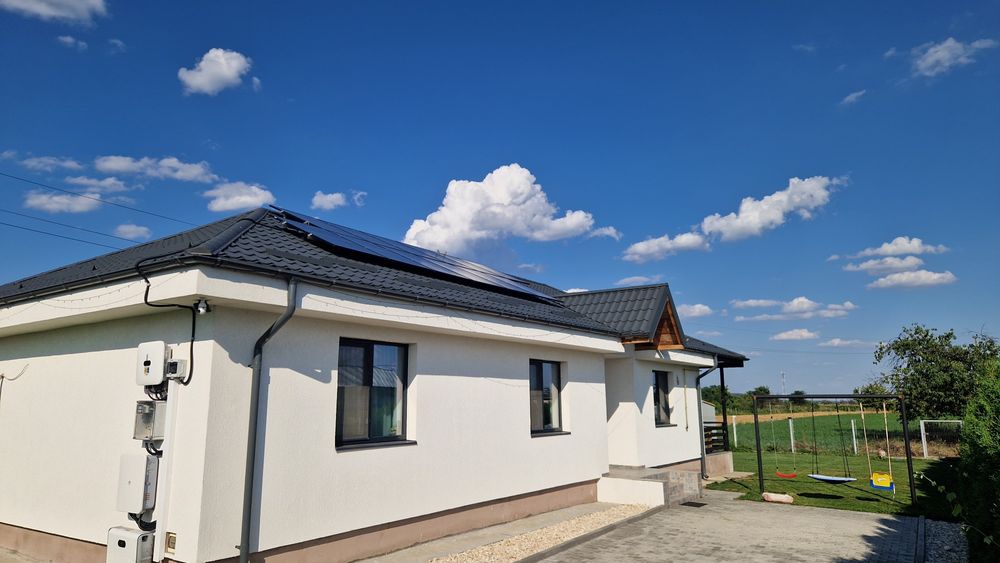 Propietar inchiriez casa complet utilata si mobilata, panouri , robot