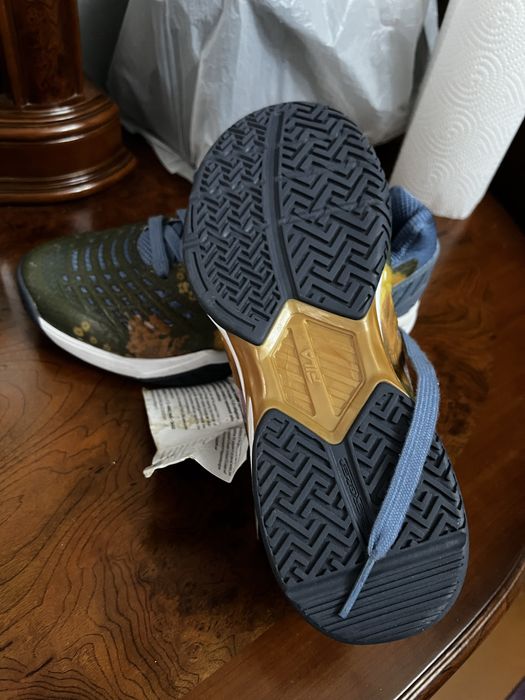 Теннисные кроссовки