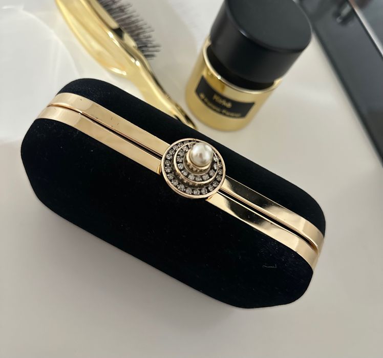 клатч из черного бархата