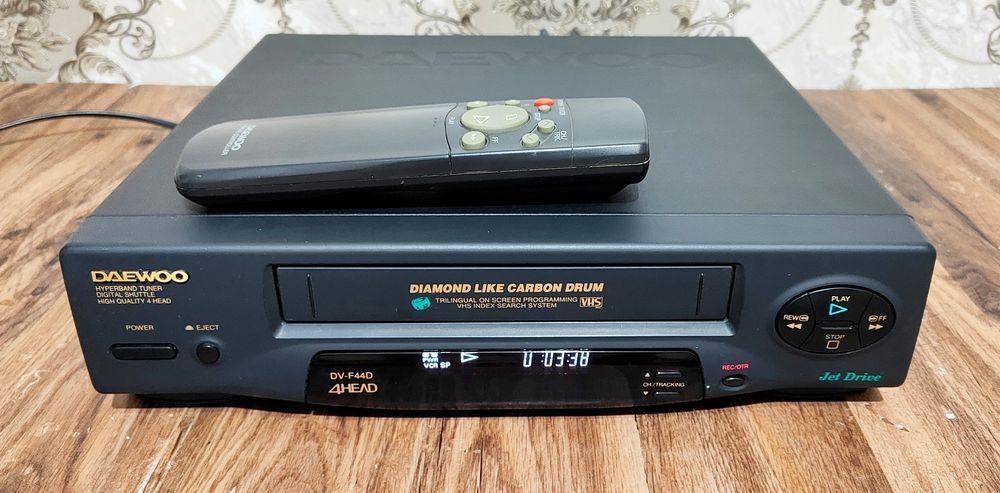 Видеомагнитофон янгиси