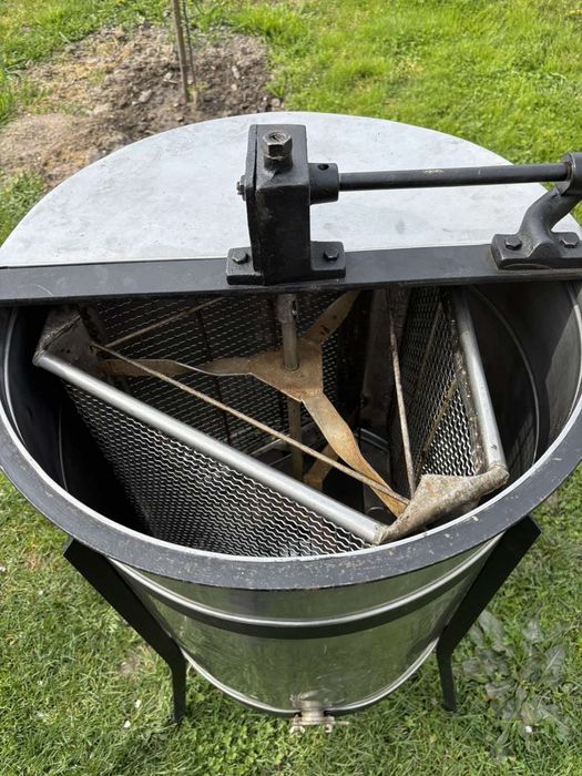 Центрофуга за пчелен мед