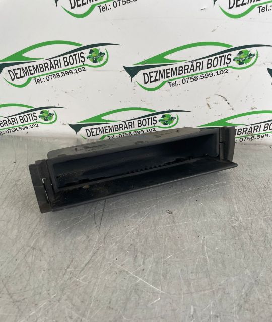 Scrumiera fata 30 718 0200 BMW Seria 3 E46