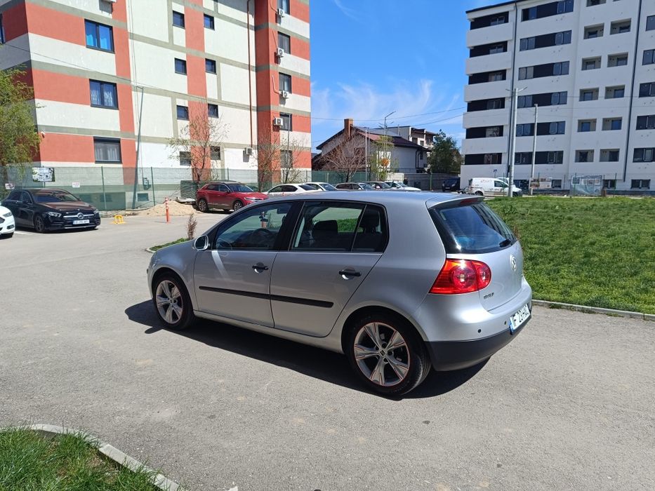 Vând golf 5 1.6 115 cp Automat.