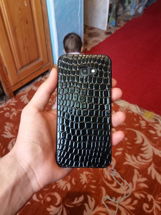 Samsung Galaxy j 4 + 3/32 gb