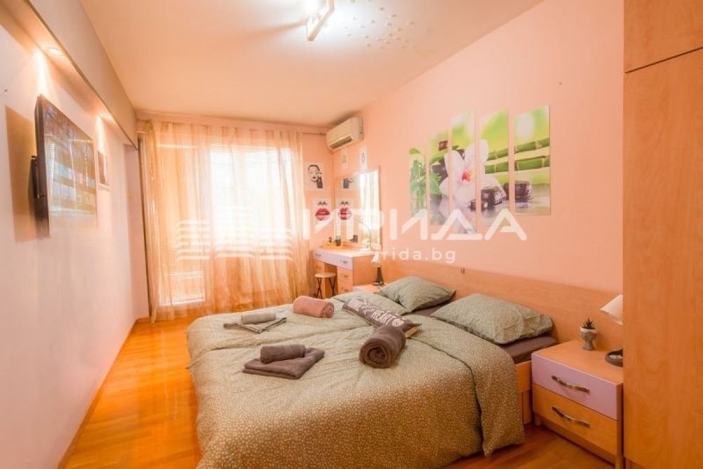 Продава се Тристаен апартамент в София, Център - 98 кв.м за 1978 €/кв.м - Снимка #3