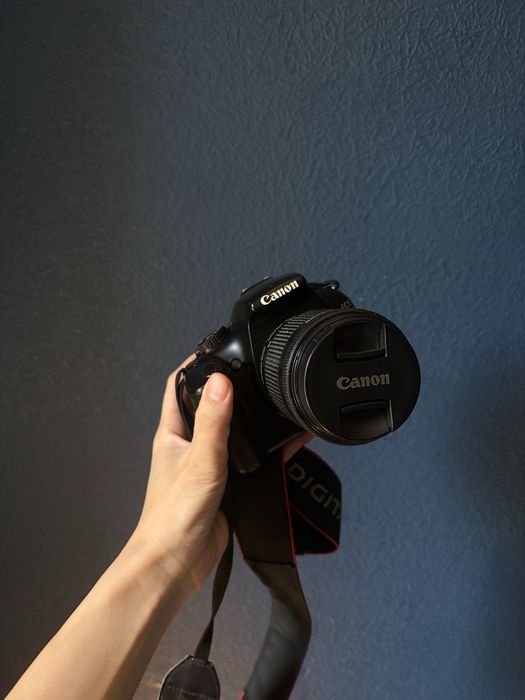 Продается камера Canon 1100D