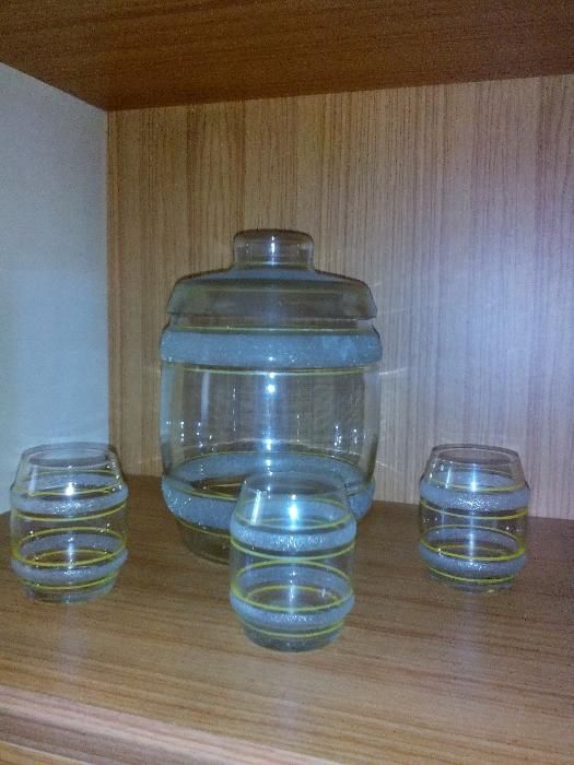 Солници, фруктиери, чаши, гарафи