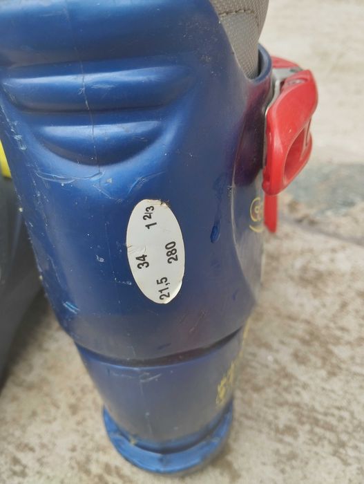 Детски ски и обувки и щеки