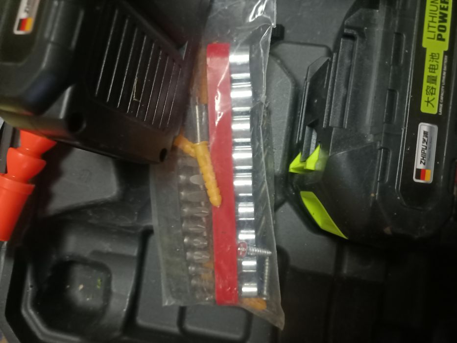 Шуруповёрт новый 21вольт проверял отличный