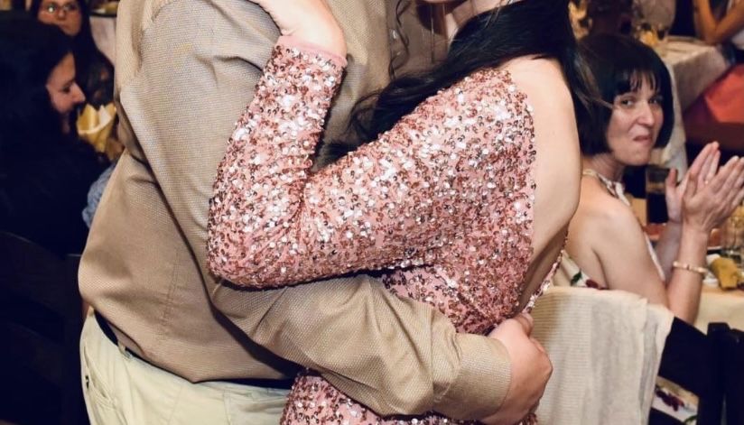 Рокля-паетена ….