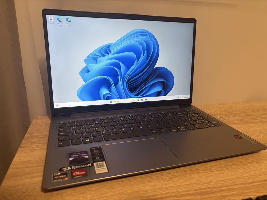 Vând laptop lenovo