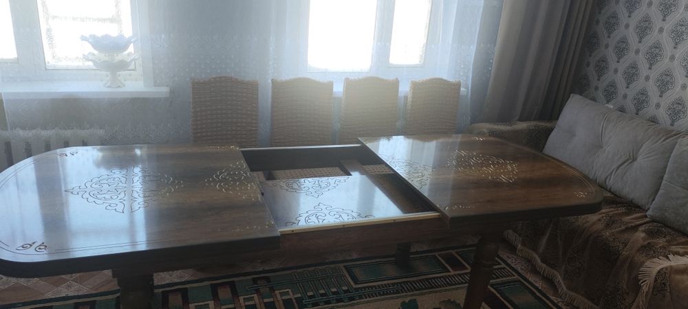 Продам стол 2.5 метра собераеться в 2 метра