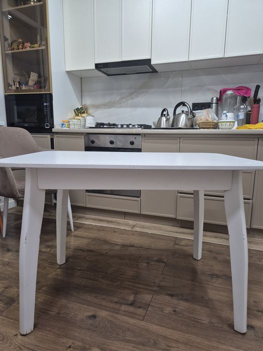 Продаю стол кухонный