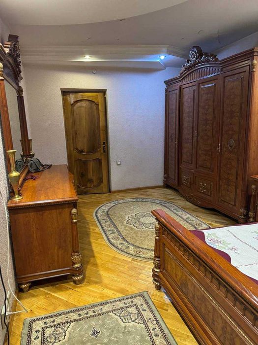 Продается  4 комнатная квартира на первой линии