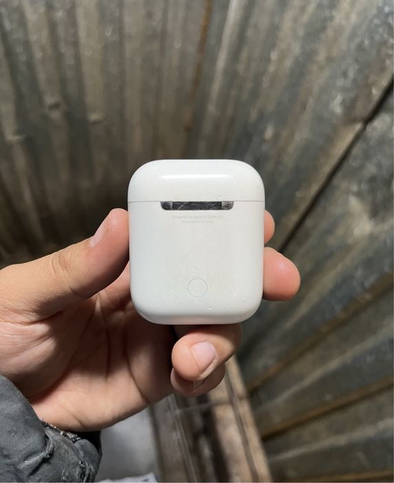 Продам, оригинал наушникт Airpods