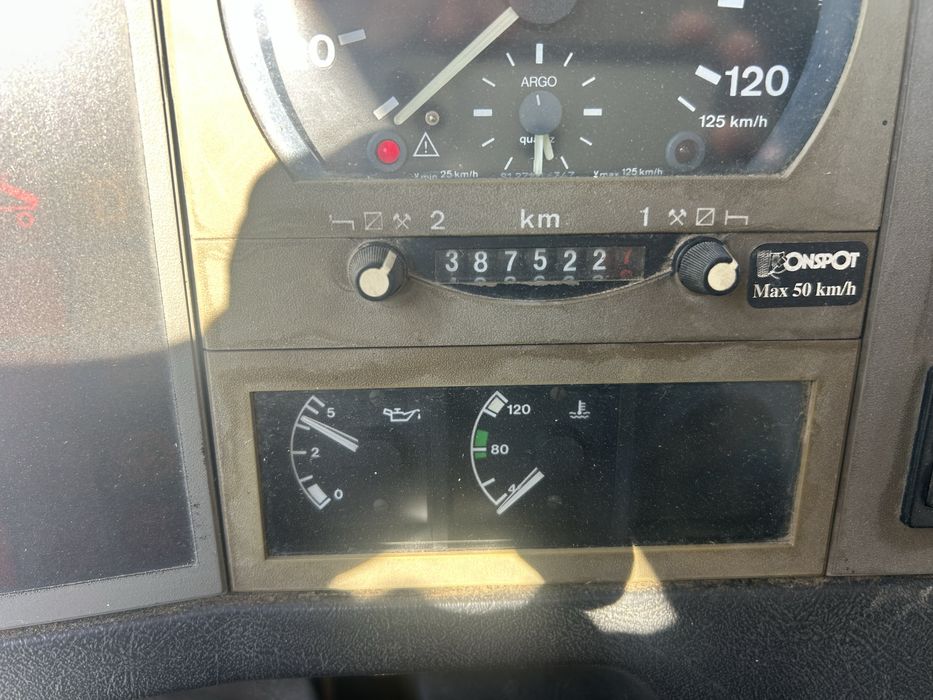 Basculă  MAN 4x4 cu macara.