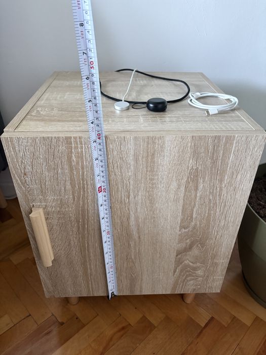 Noptiere cu picioare . Dimensiuni 40x40x40