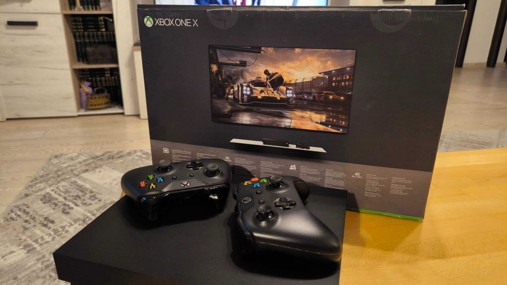 Xbox One X 1 Tb impecabil / 2 controlere / 19 jocuri
