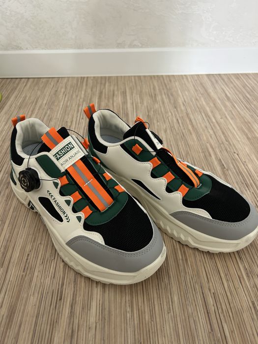 Кроссовки новые