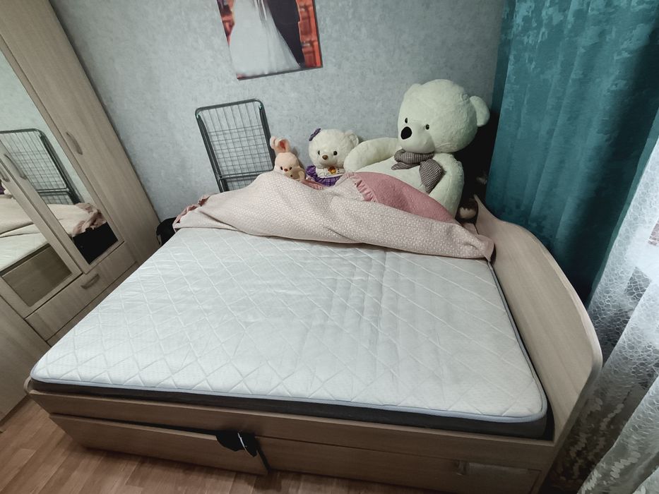Двухспальная кровать