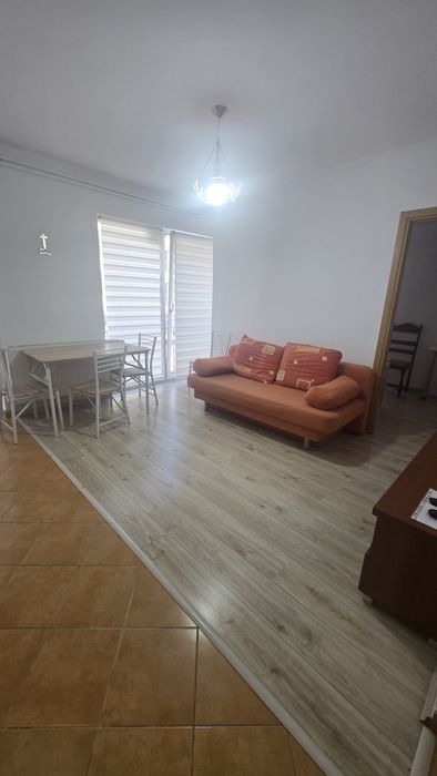 Închiriez apartament