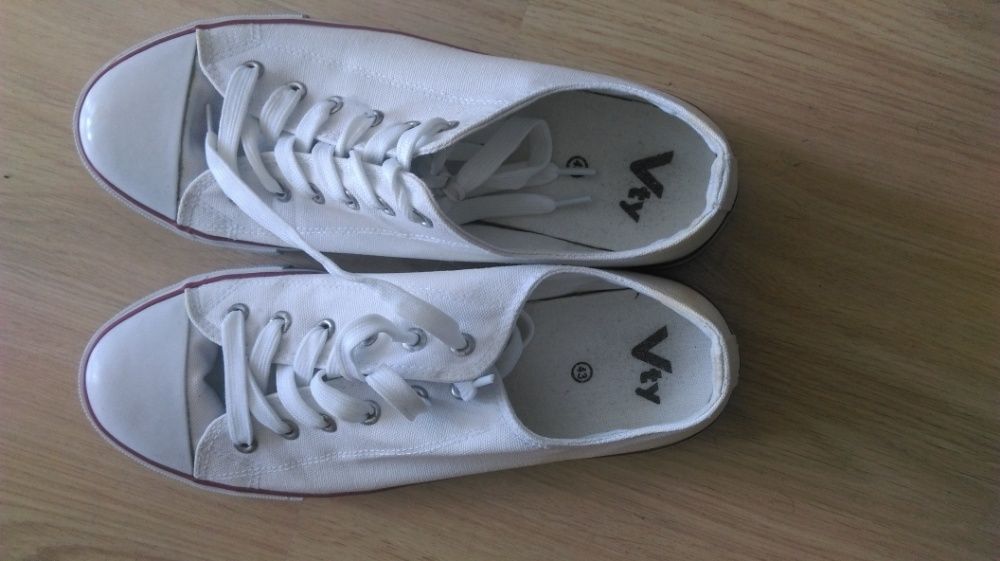 Продавам нови маркови обувки