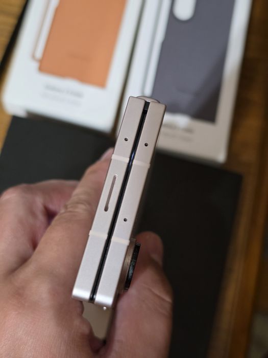 Samsung Galaxy Z Fold 6 ping 256gb Отличен.
