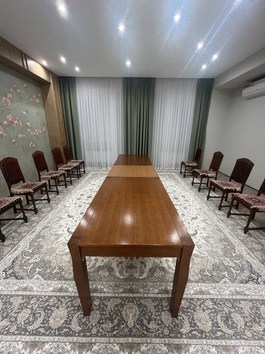 Продается 2 деревянных стола со вставкой